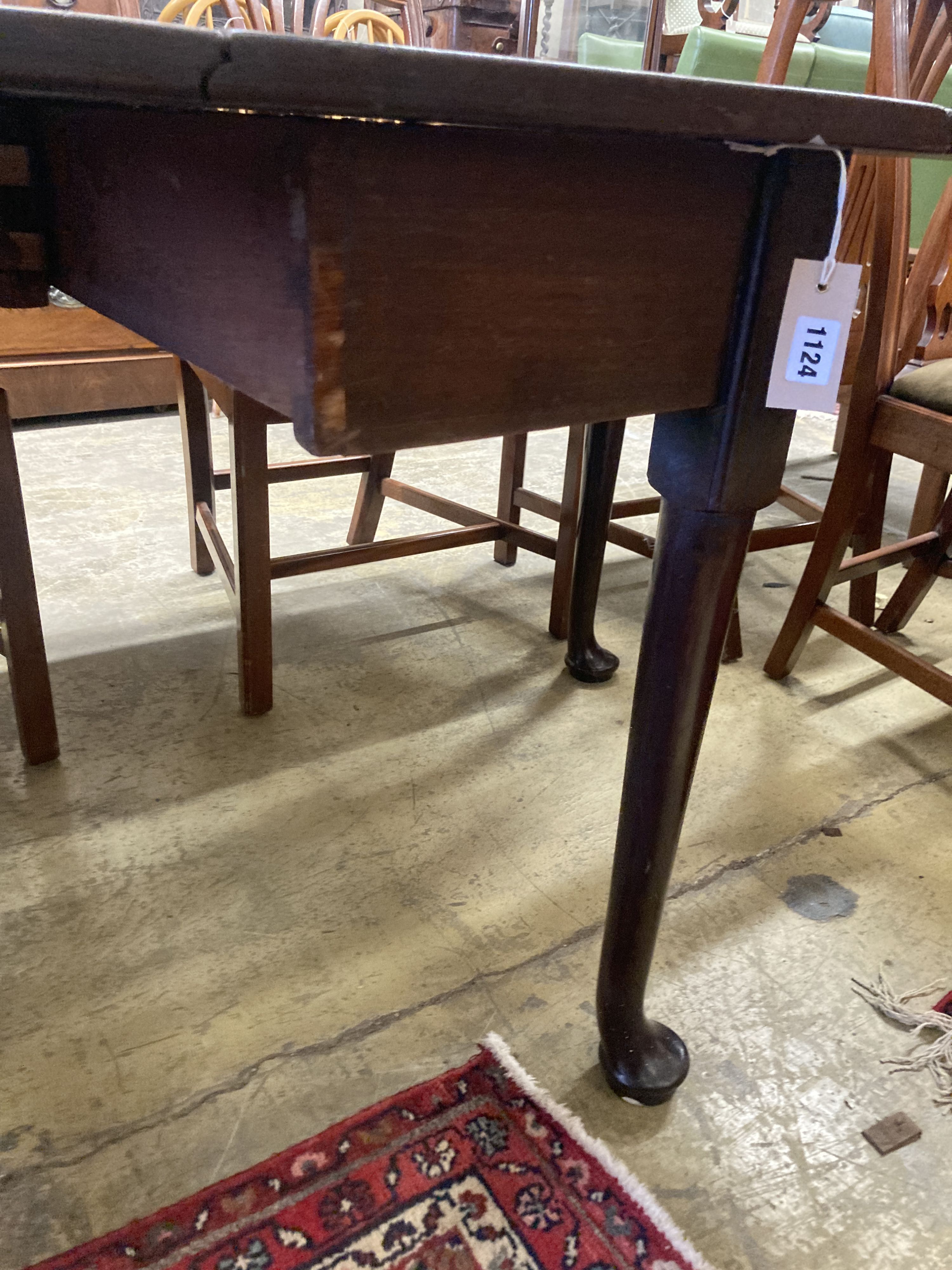 A George III mahogany gateleg table on pad feet, 136cm extended, width 113cm, height 71cm